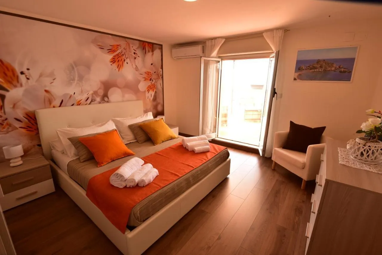 La Petite Maison Aci Castello 0*,